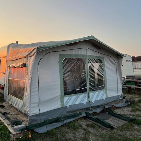 Готель Przyczepa Retro Justarniacamp Ястарня Екстер'єр фото